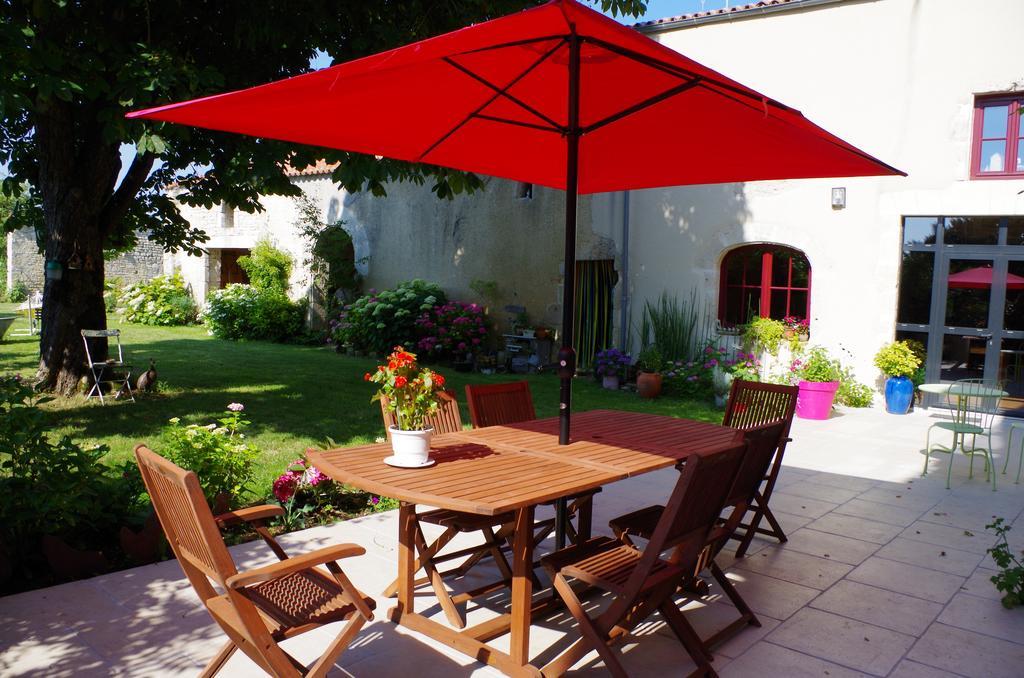 Bed and Breakfast Le Logis De La Poupeliere Vouhé Exterior foto