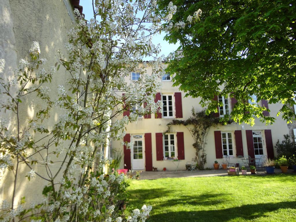 Bed and Breakfast Le Logis De La Poupeliere Vouhé Exterior foto