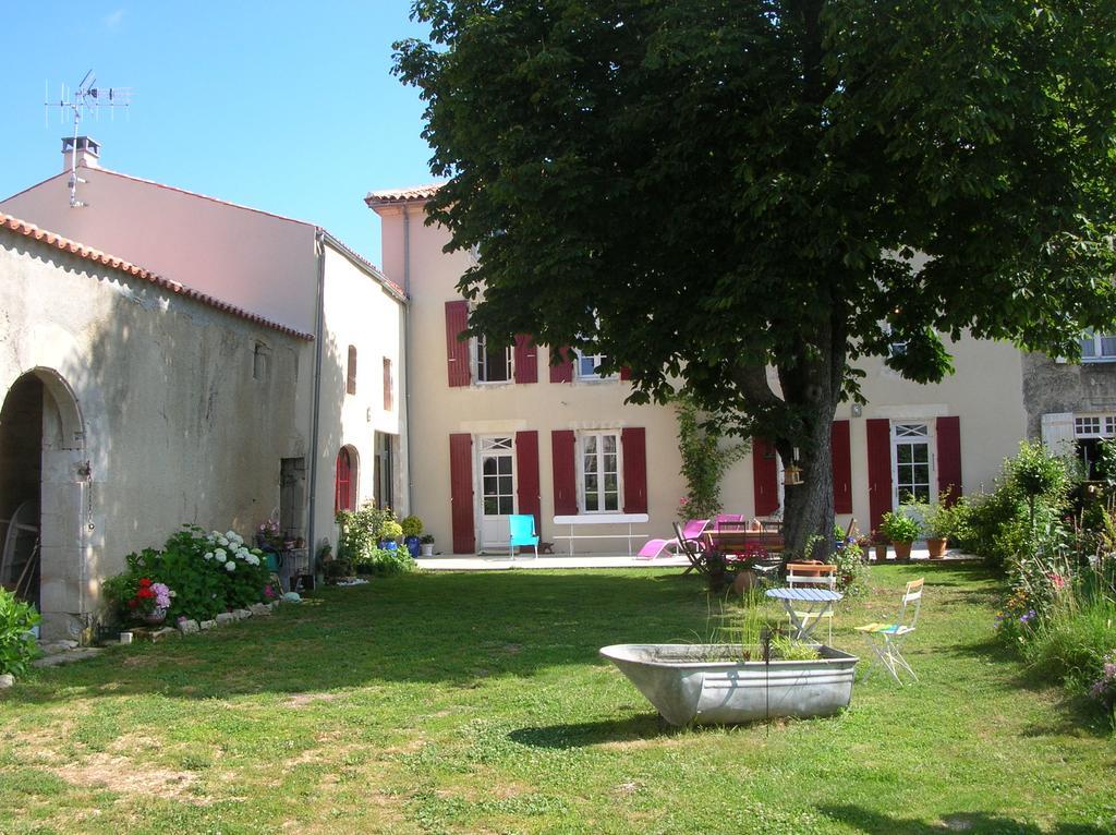 Bed and Breakfast Le Logis De La Poupeliere Vouhé Exterior foto