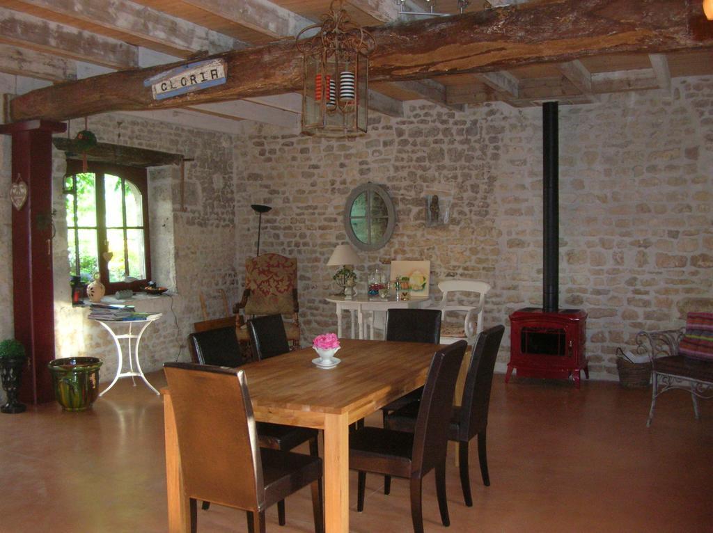 Bed and Breakfast Le Logis De La Poupeliere Vouhé Exterior foto